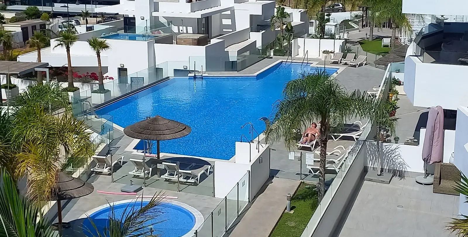 Sale of middle floor apartment in La Cala 20
