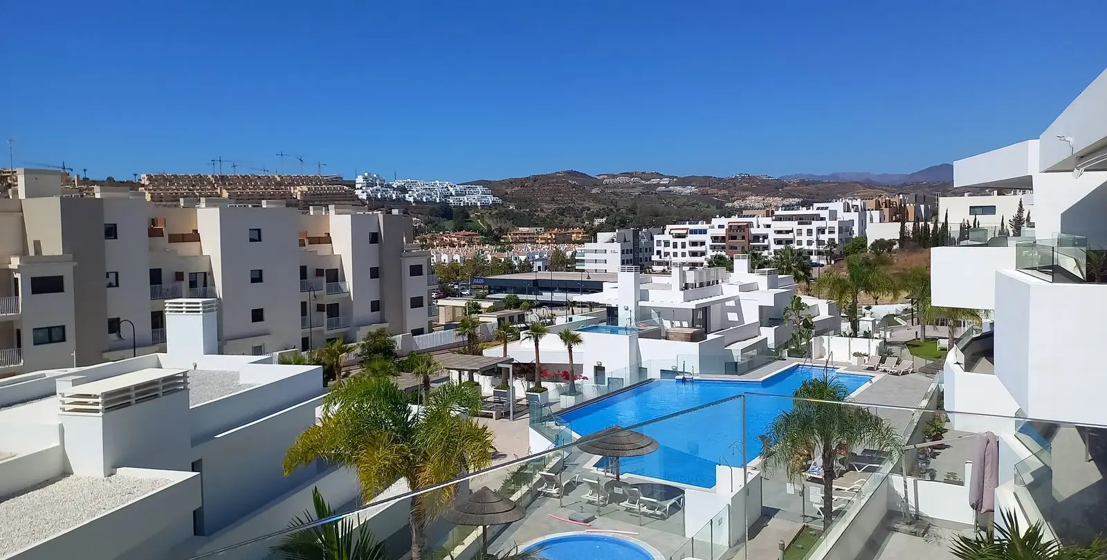 Sale of middle floor apartment in La Cala 21