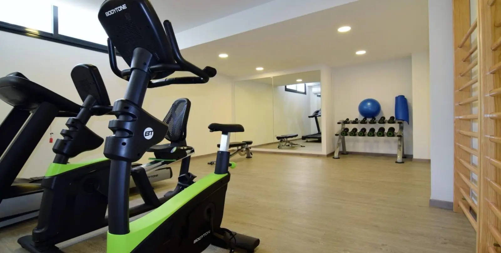 Sale of middle floor apartment in La Cala 22