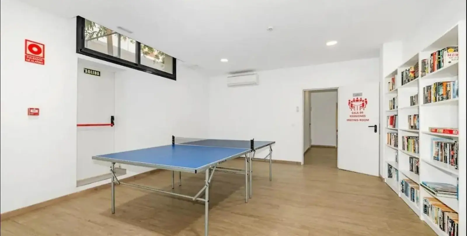 Sale of middle floor apartment in La Cala 24