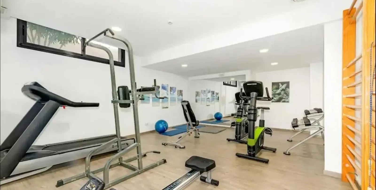 Sale of middle floor apartment in La Cala 25