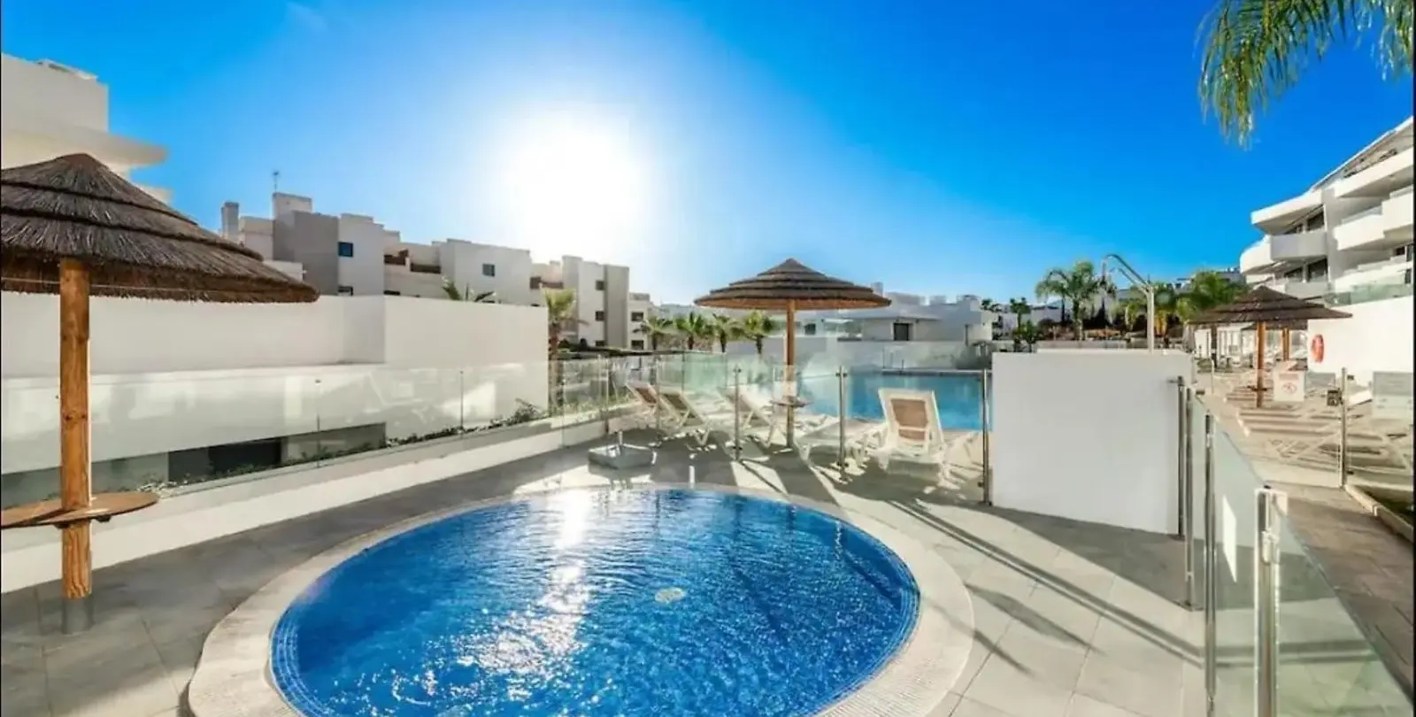 Sale of middle floor apartment in La Cala 27
