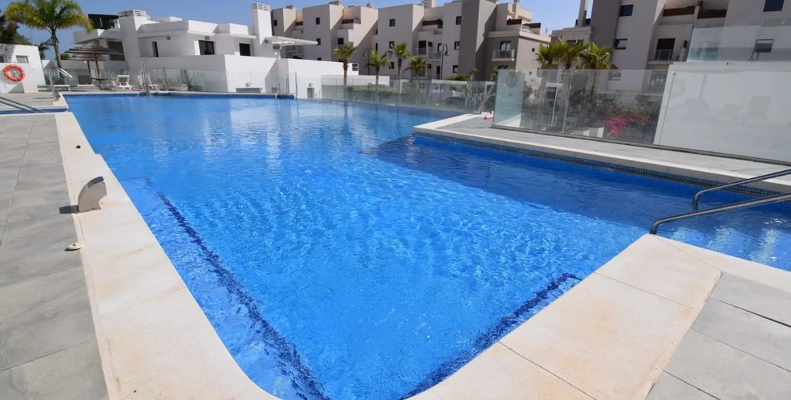 Sale of middle floor apartment in La Cala 32