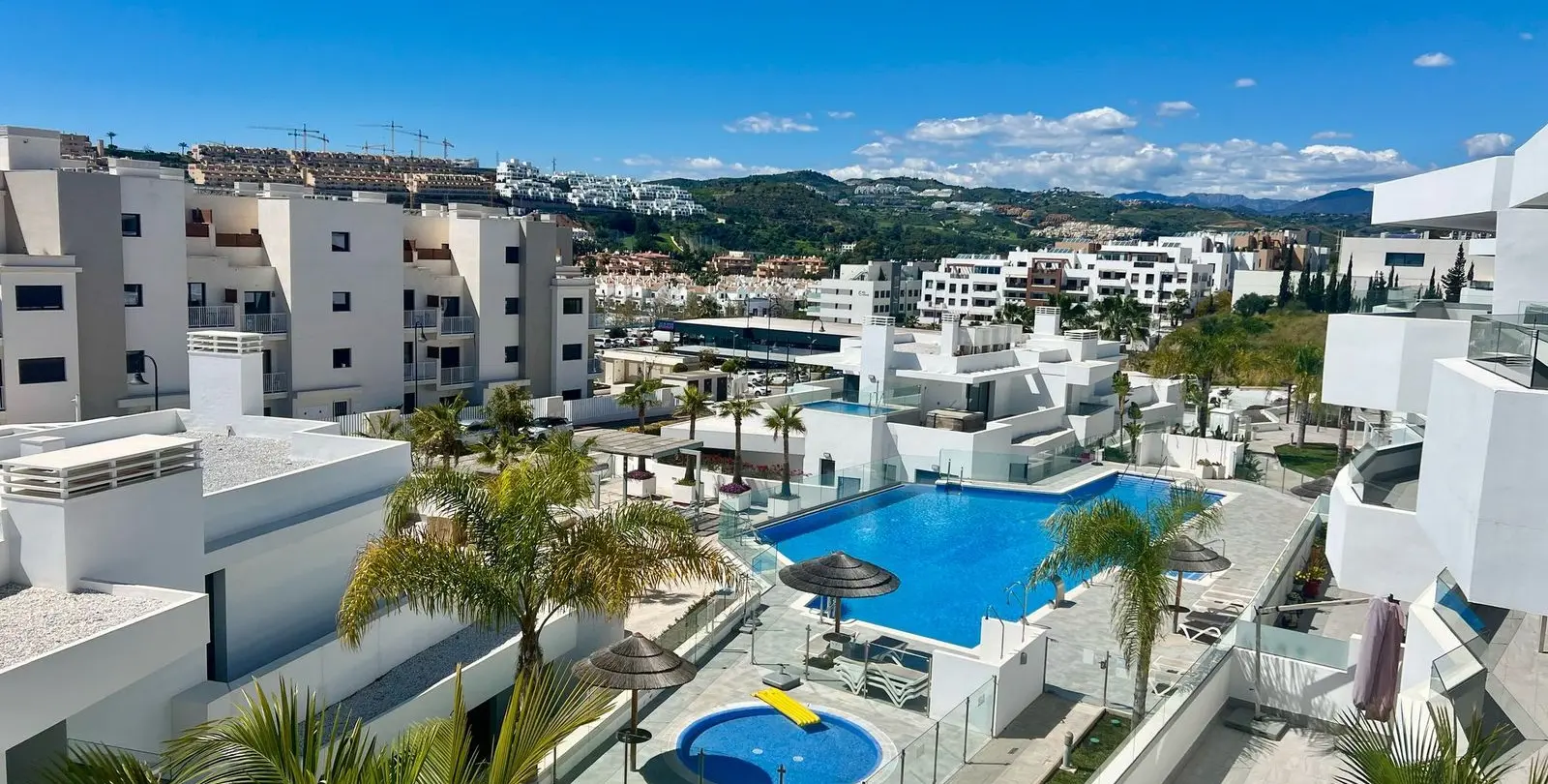 Sale of middle floor apartment in La Cala 36