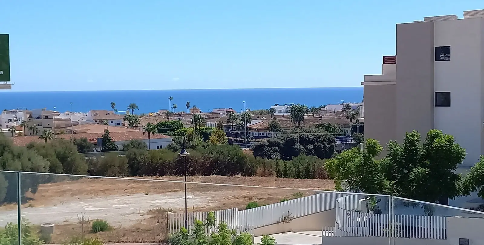 Sale of middle floor apartment in La Cala 38
