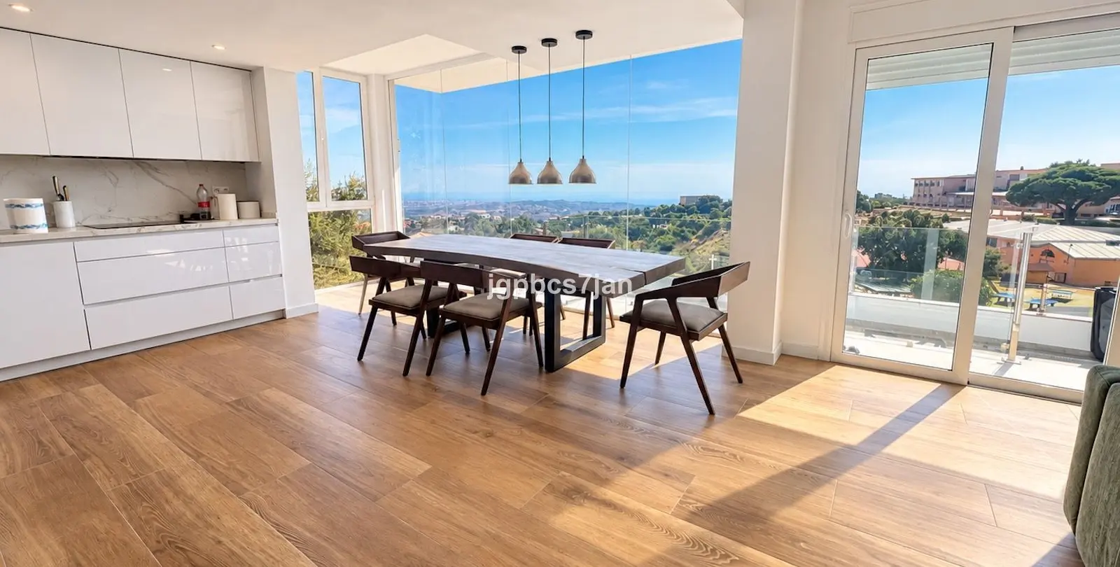 Sale of semi-detached house in La Mairena 1