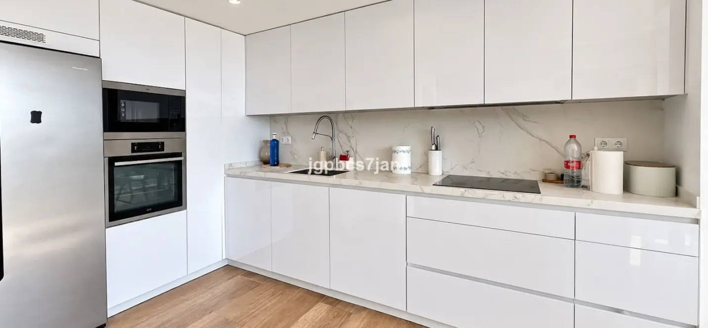 Sale of semi-detached house in La Mairena 3