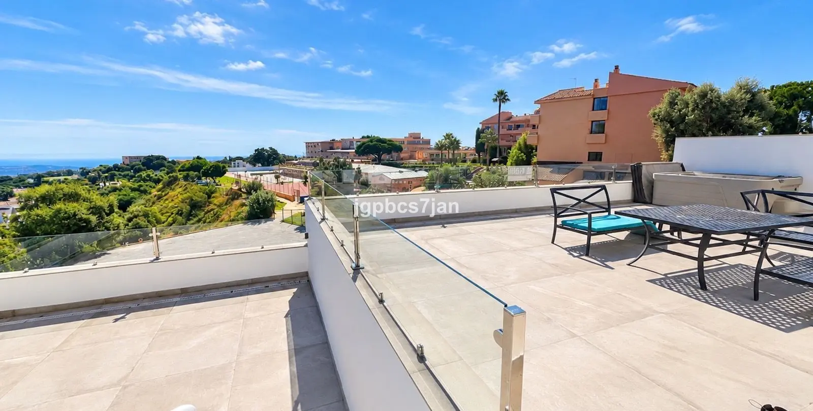 Sale of semi-detached house in La Mairena 5