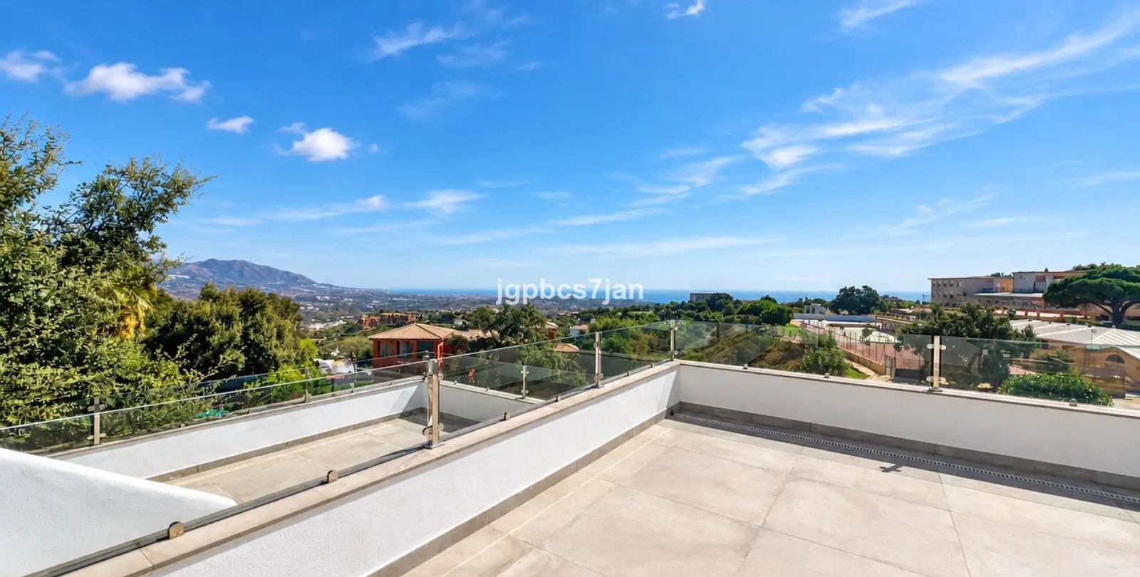 Sale of semi-detached house in La Mairena 6