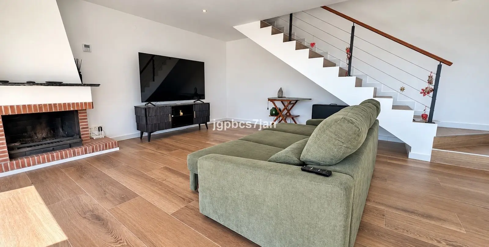 Sale of semi-detached house in La Mairena 8
