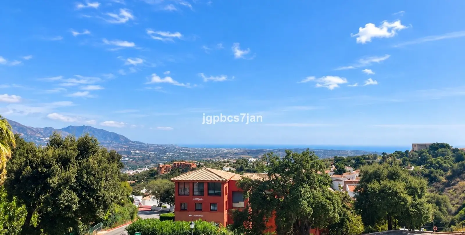 Sale of semi-detached house in La Mairena 14