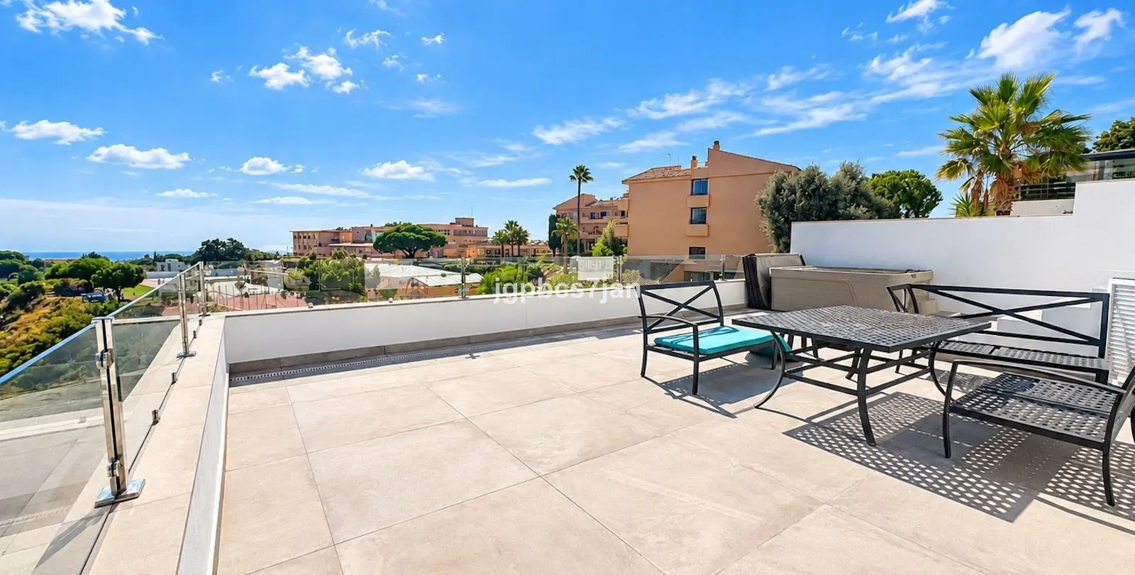 Sale of semi-detached house in La Mairena 16
