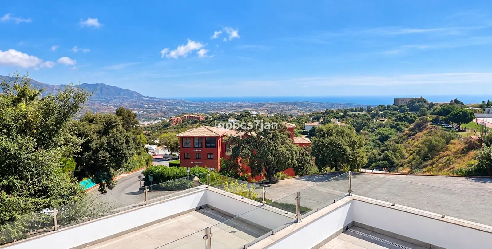Sale of semi-detached house in La Mairena 18