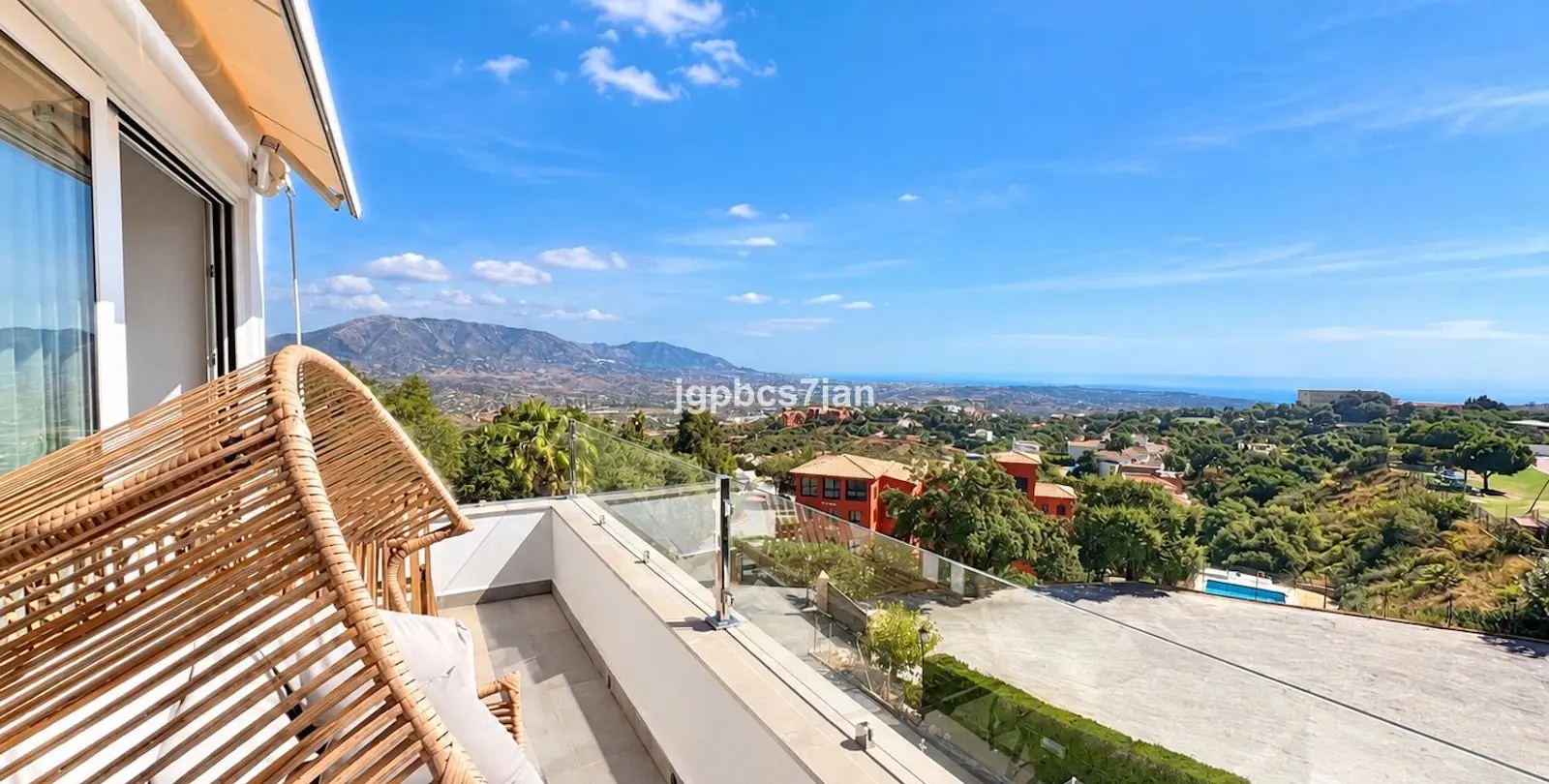 Sale of semi-detached house in La Mairena 20