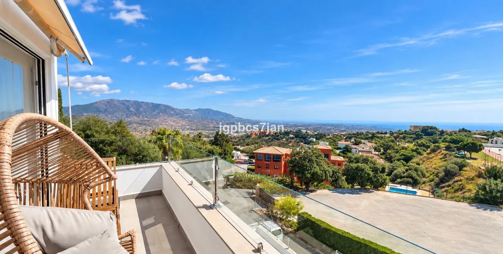 Sale of semi-detached house in La Mairena 21
