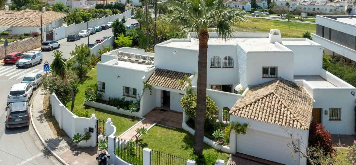 Sale of detached villa in Bel Air 0