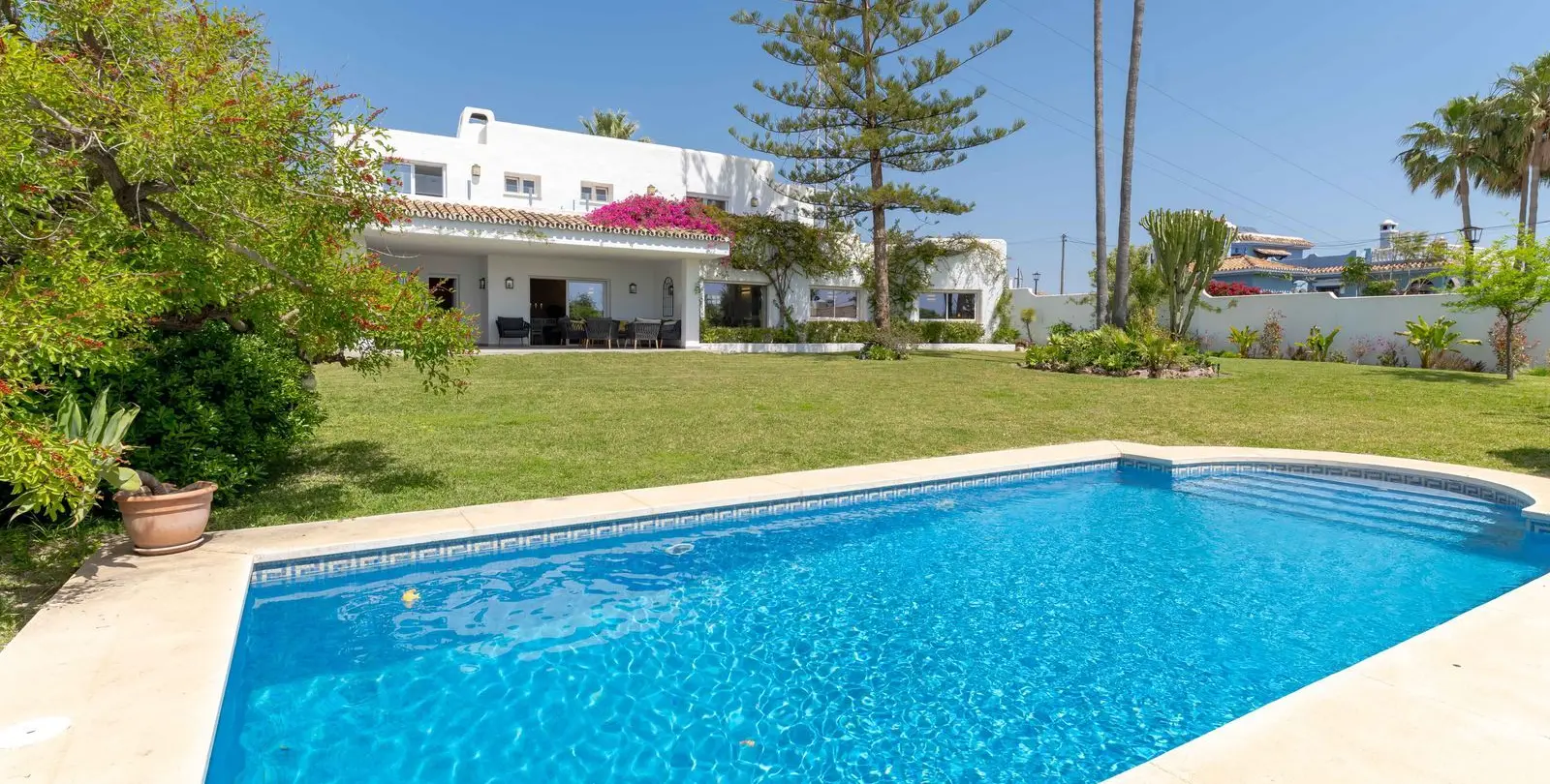 Sale of detached villa in Bel Air 4