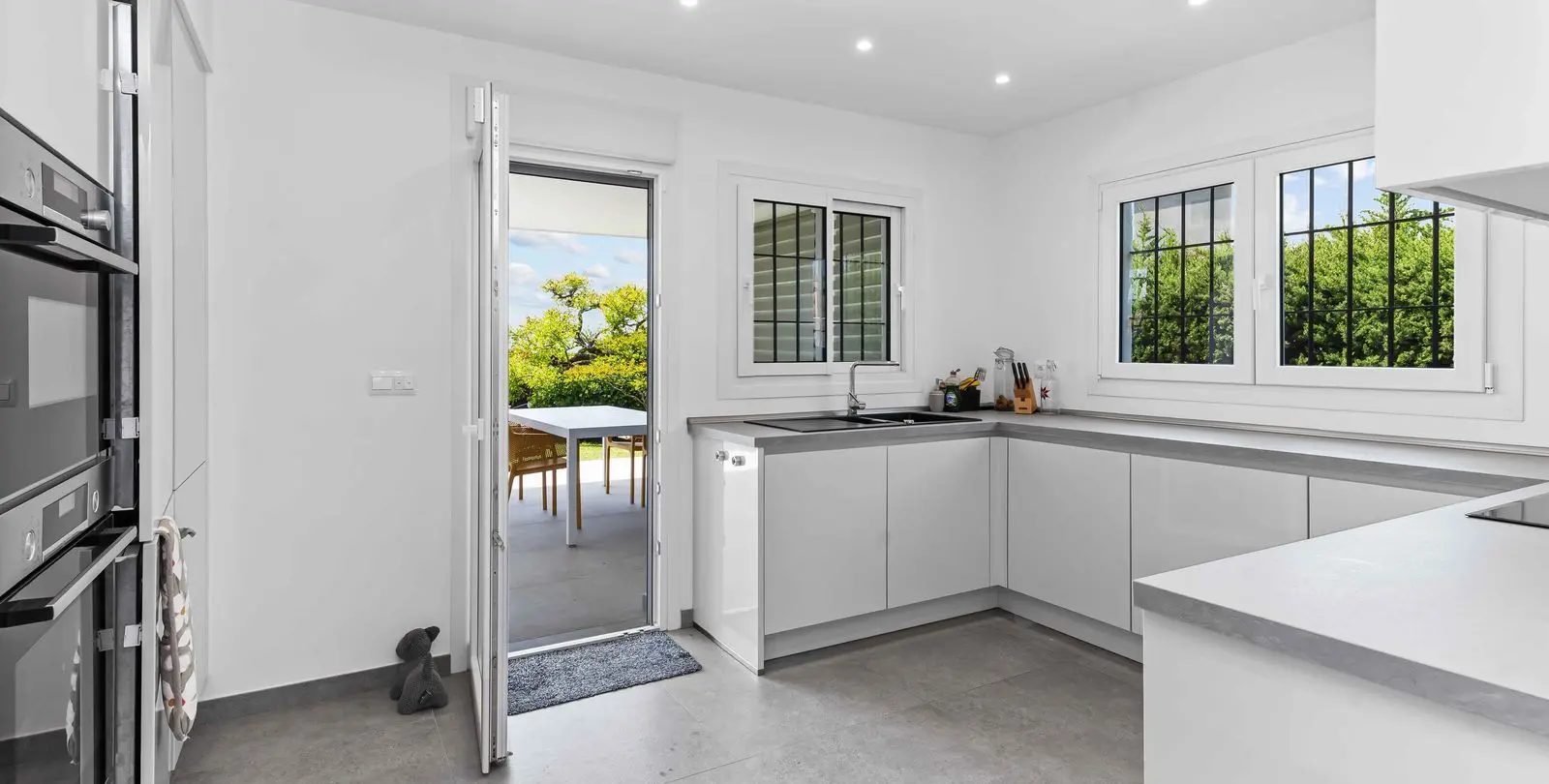 Sale of detached villa in Bel Air 15