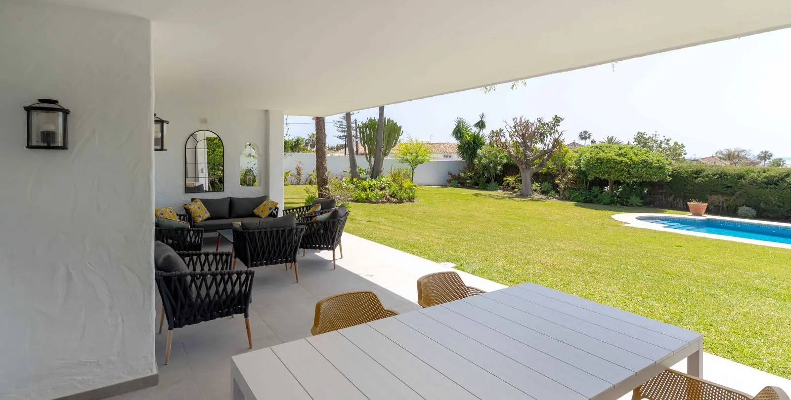 Sale of detached villa in Bel Air 18