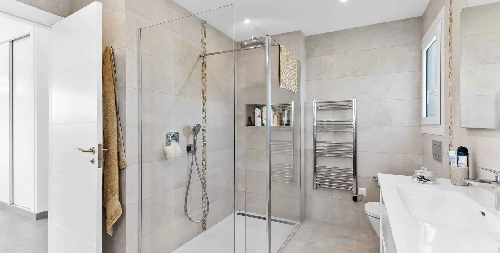 Sale of detached villa in Bel Air 21
