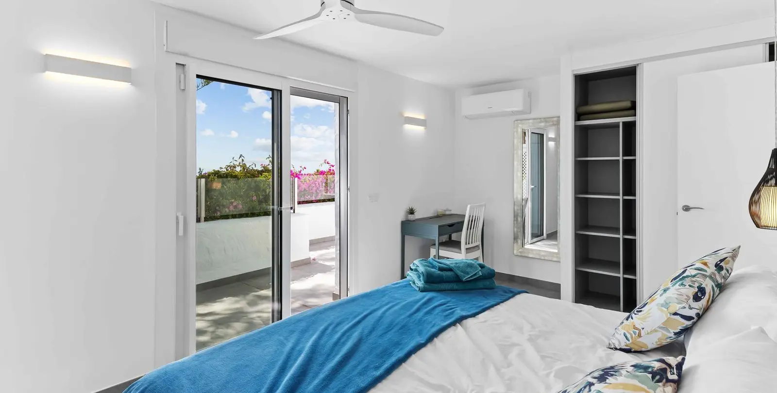Sale of detached villa in Bel Air 22