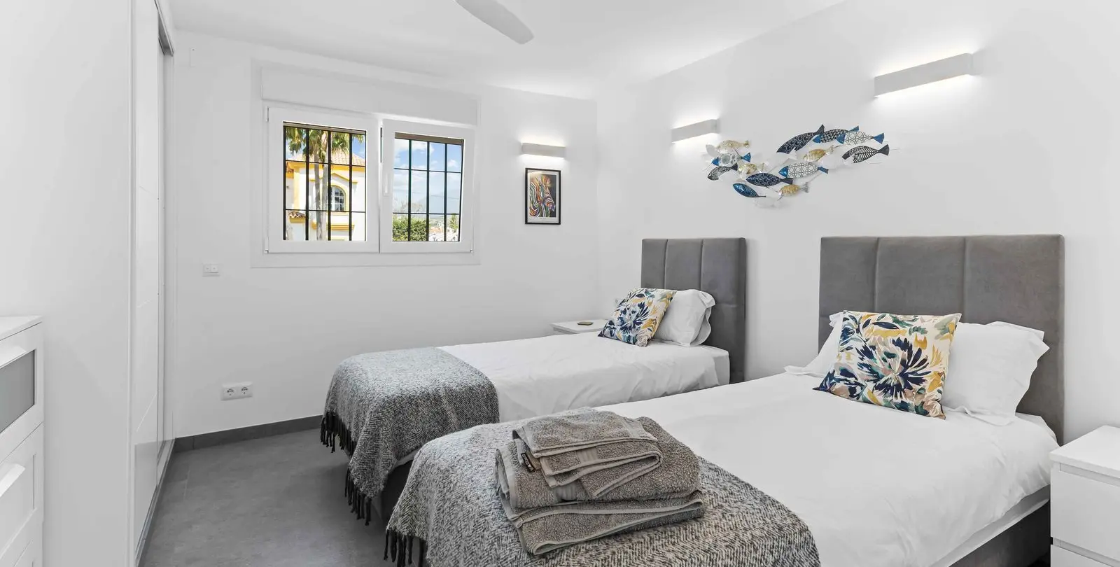 Sale of detached villa in Bel Air 25