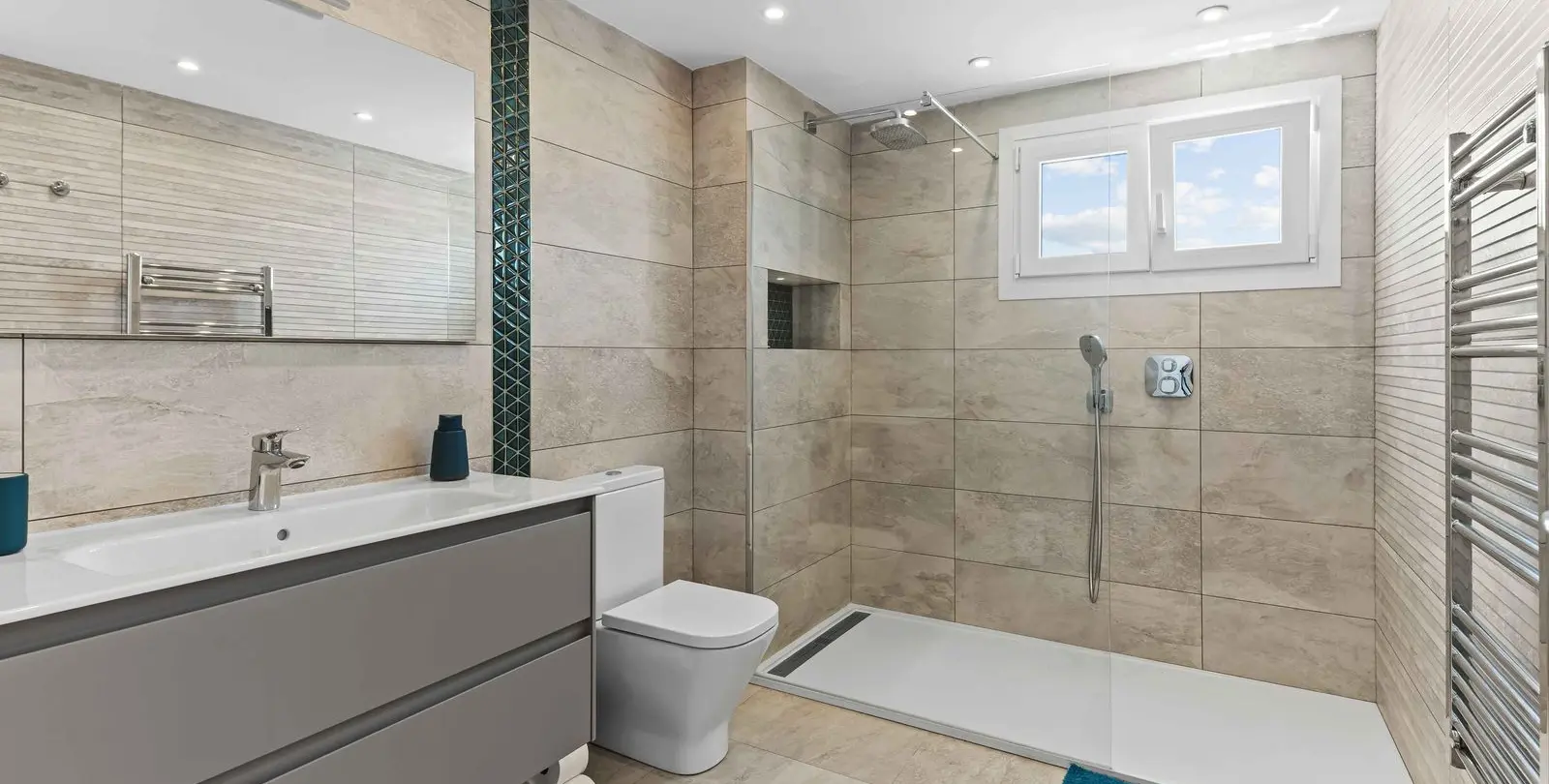 Sale of detached villa in Bel Air 26