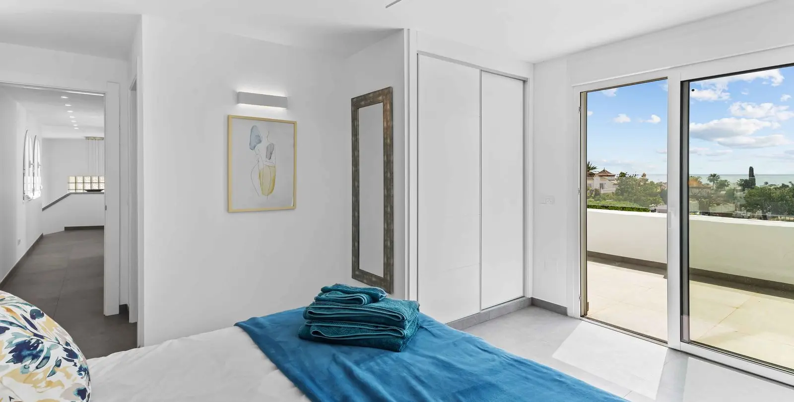 Sale of detached villa in Bel Air 29