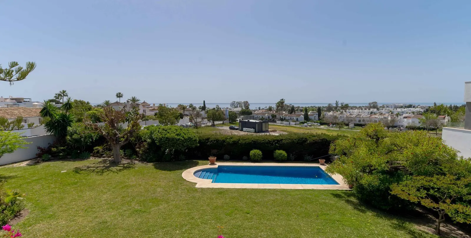 Sale of detached villa in Bel Air 31