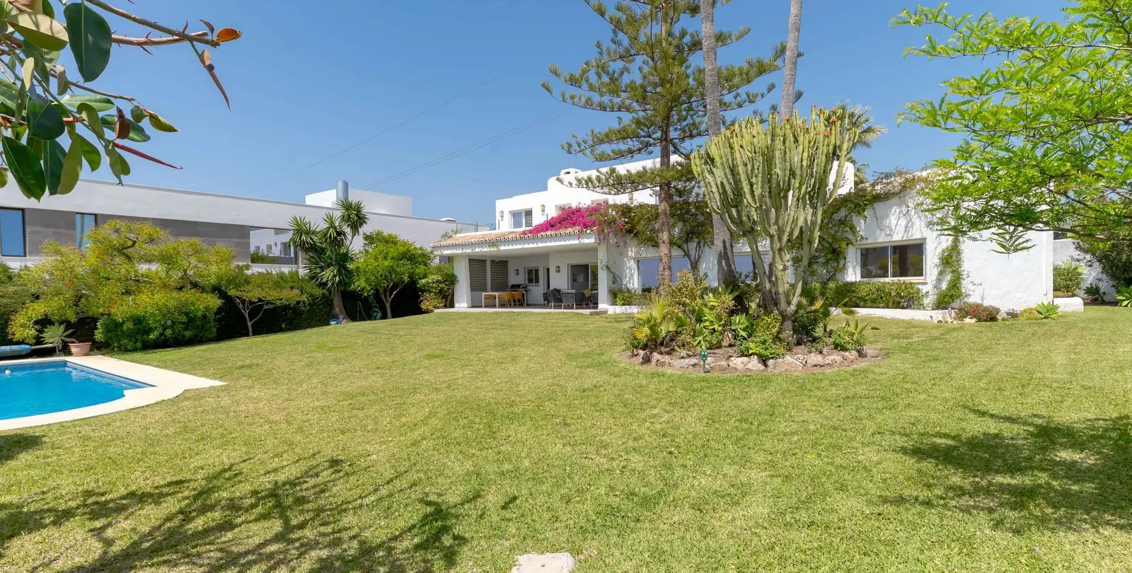 Sale of detached villa in Bel Air 33