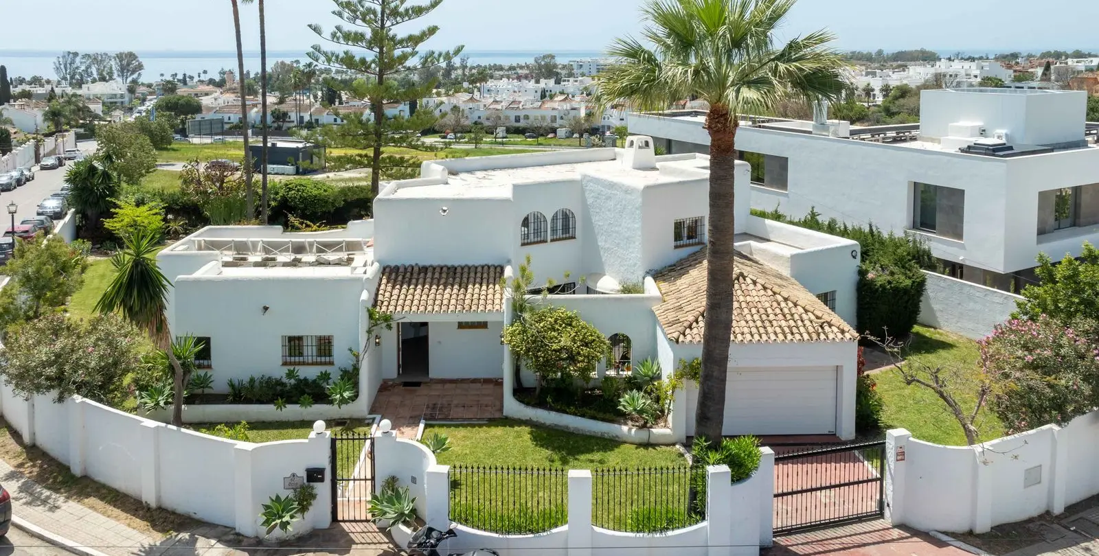 Sale of detached villa in Bel Air 34