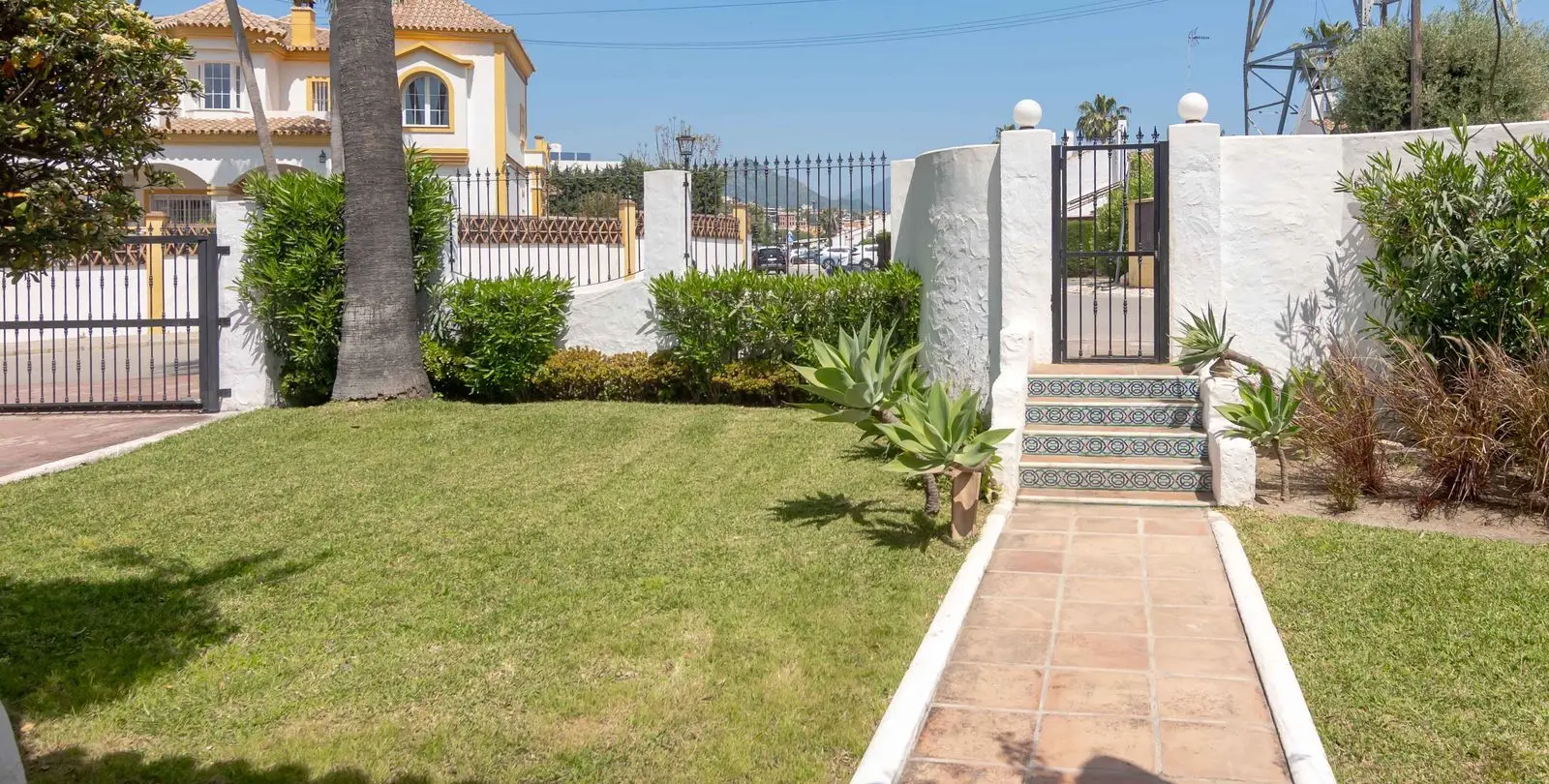 Sale of detached villa in Bel Air 36