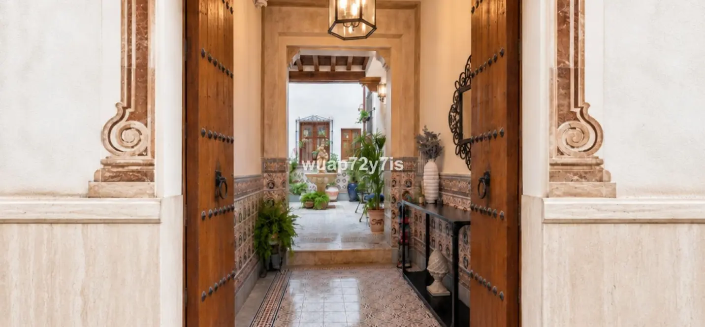Sale of hotel in Málaga 0