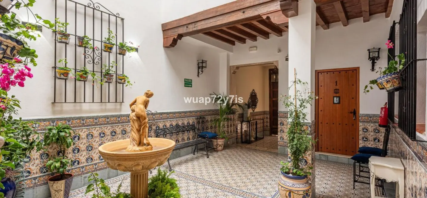 Sale of hotel in Málaga 2