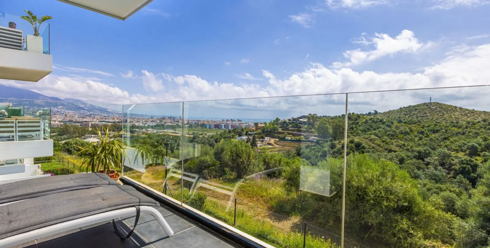 Продажа апартаментов на среднем этаже в Mijas Costa 1