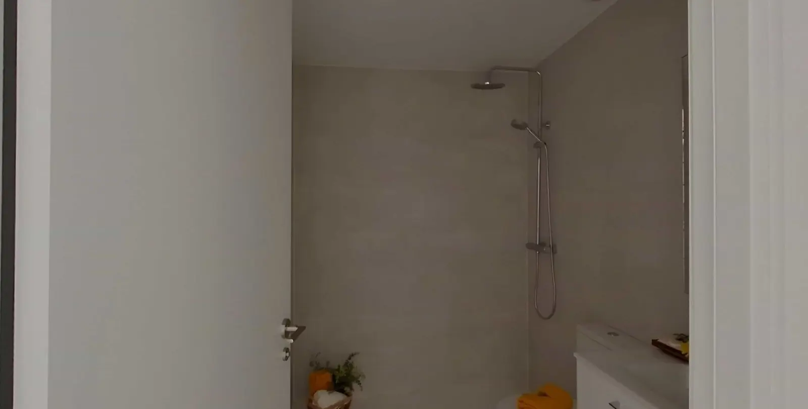 Sale of middle floor apartment in Benalmadena Pueblo 14