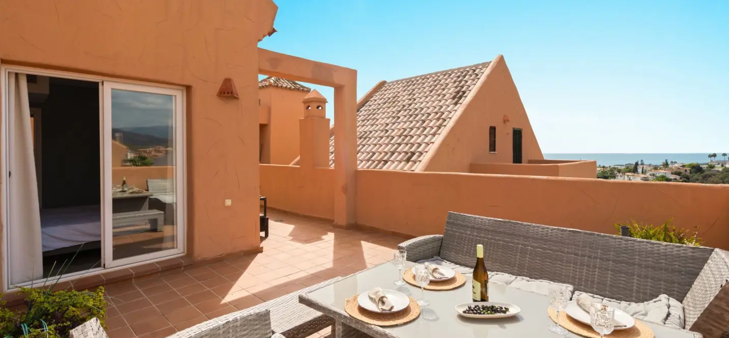 Продажа двухуровневого пентхауса в Elviria 0