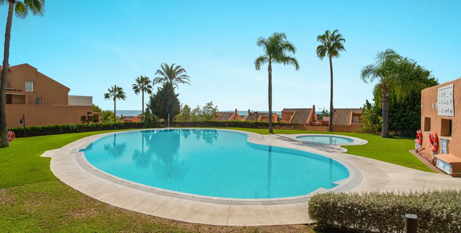 Продажа двухуровневого пентхауса в Elviria 2