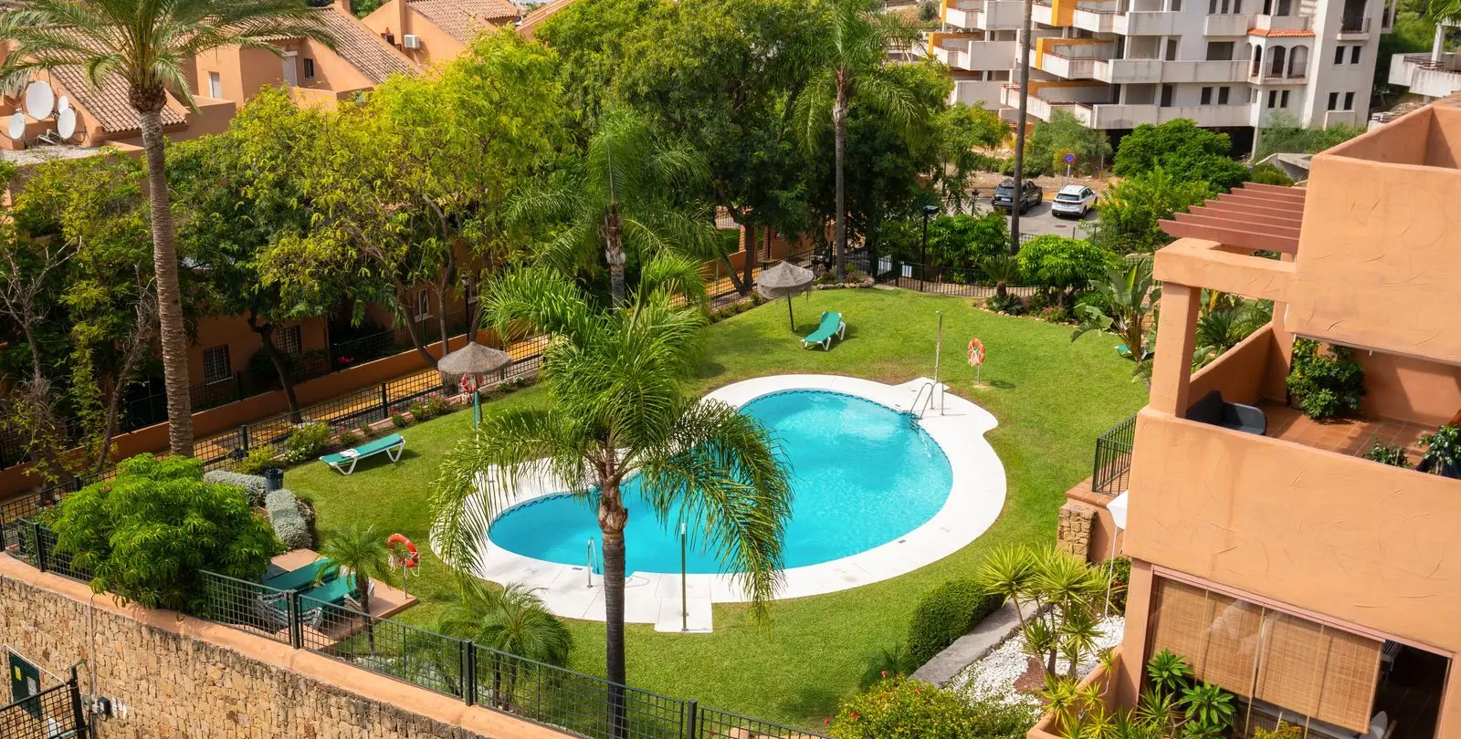 Продажа двухуровневого пентхауса в Elviria 6