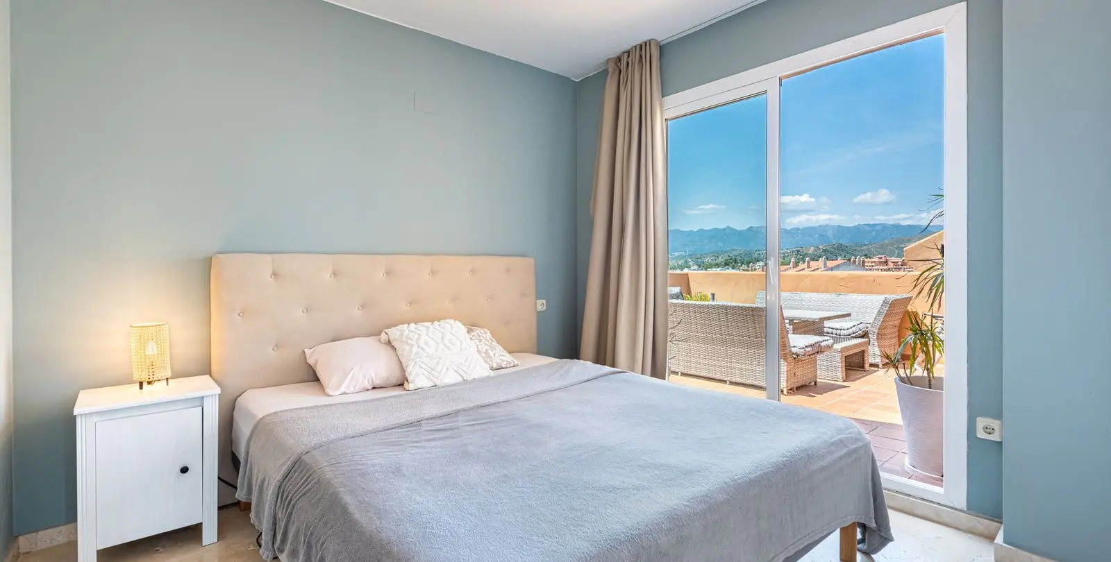 Продажа двухуровневого пентхауса в Elviria 13