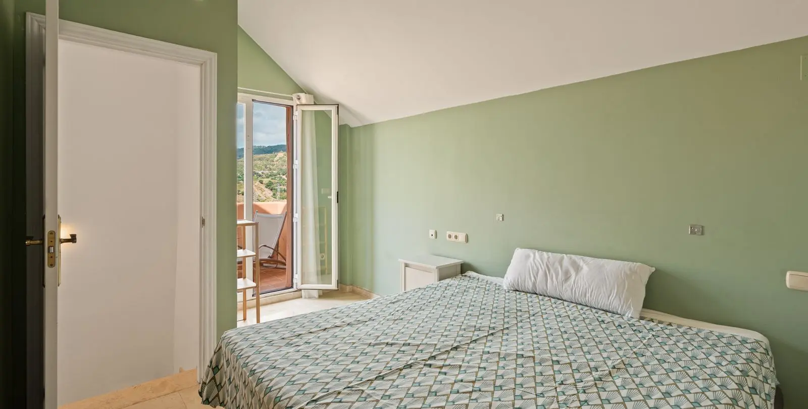 Продажа двухуровневого пентхауса в Elviria 14