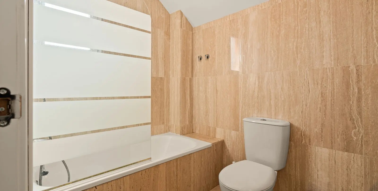 Продажа двухуровневого пентхауса в Elviria 18