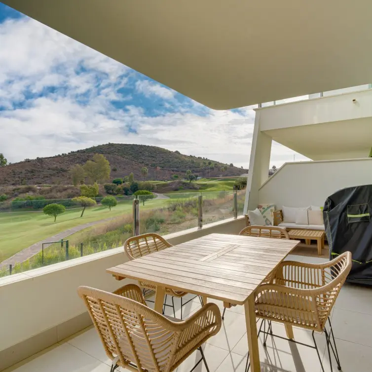 Venta de apartamento en planta media en Calanova Golf