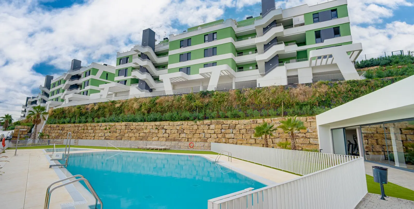 Venta de apartamento en planta media en Calanova Golf 3