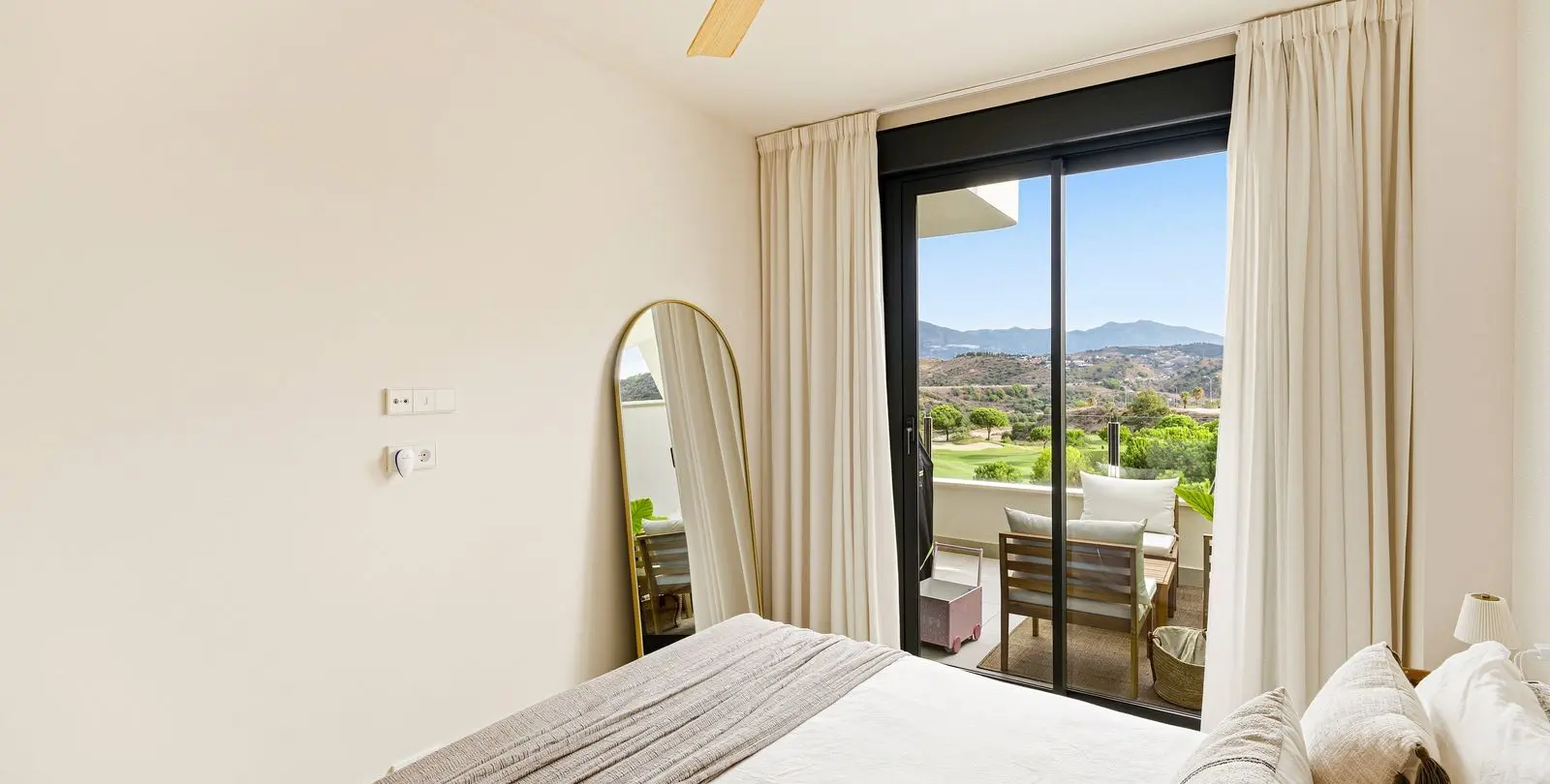 Venta de apartamento en planta media en Calanova Golf 14