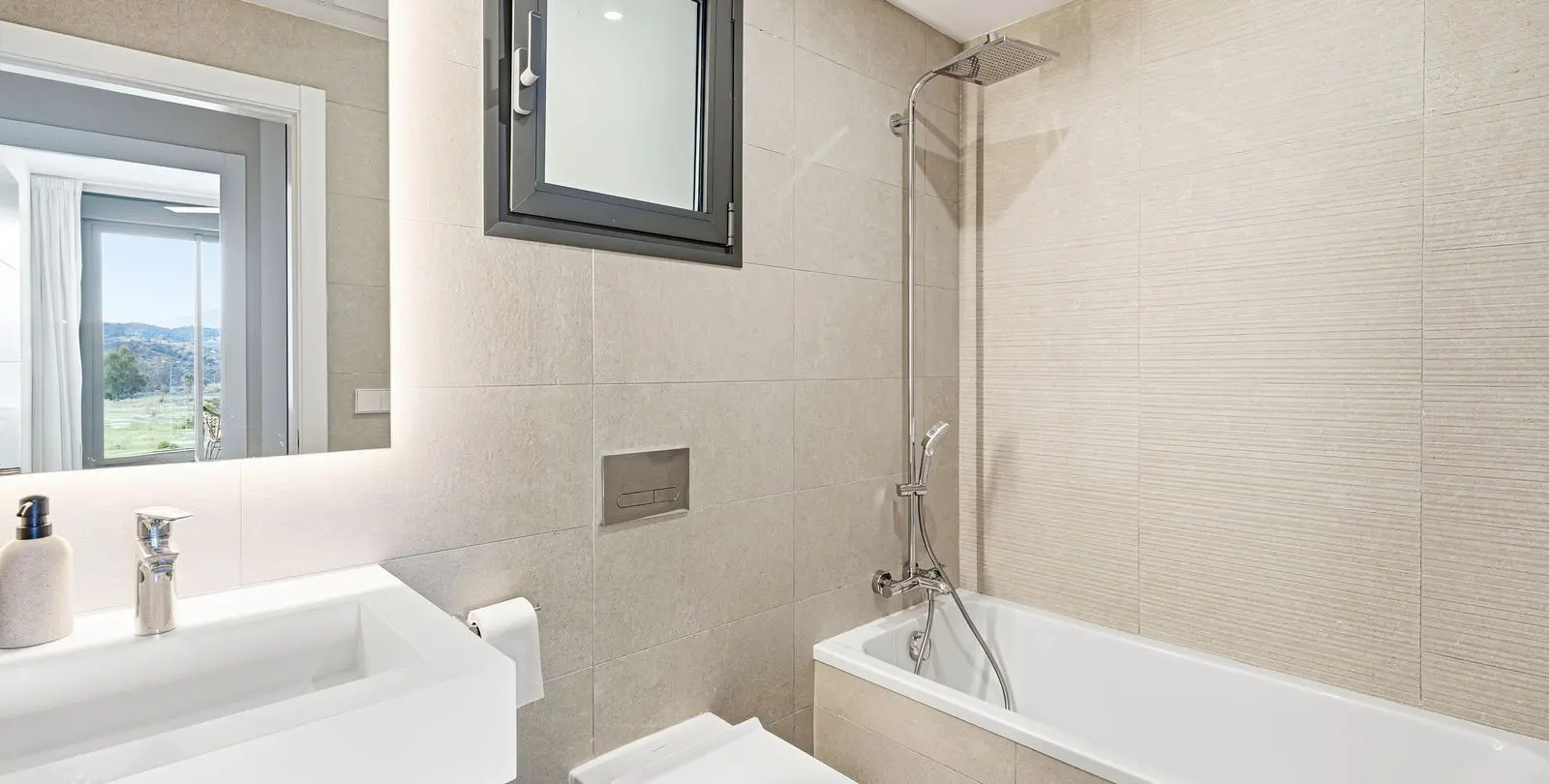 Venta de apartamento en planta media en Calanova Golf 20