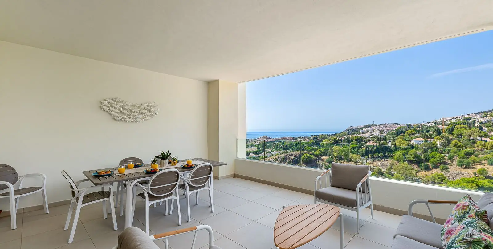 Sale of middle floor apartment in Benalmadena 1