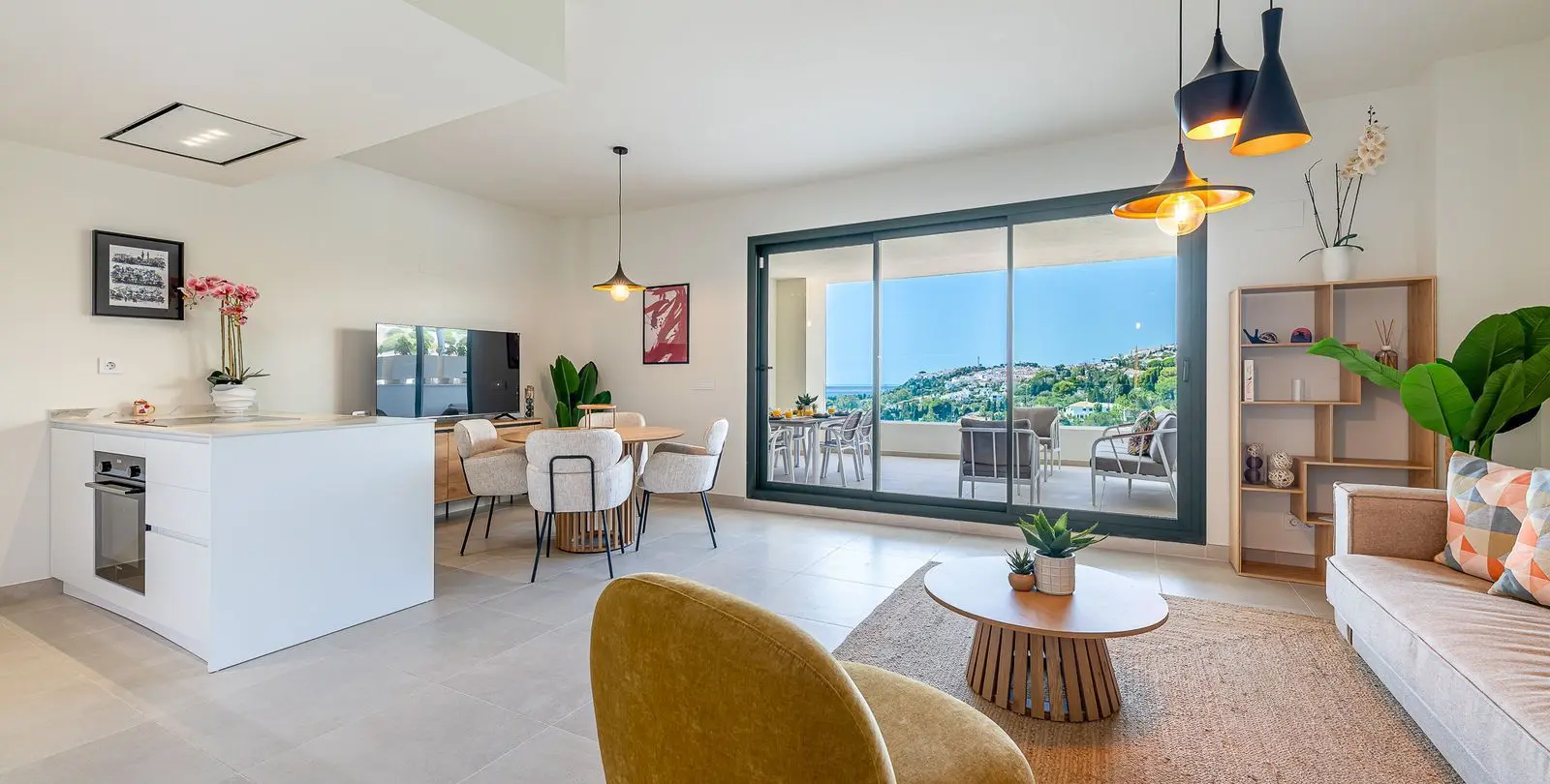 Sale of middle floor apartment in Benalmadena 2