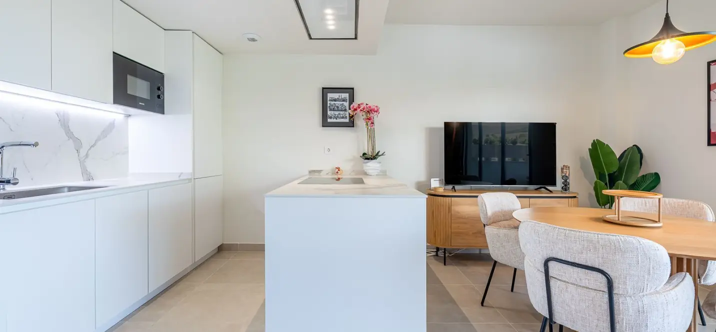 Sale of middle floor apartment in Benalmadena 2