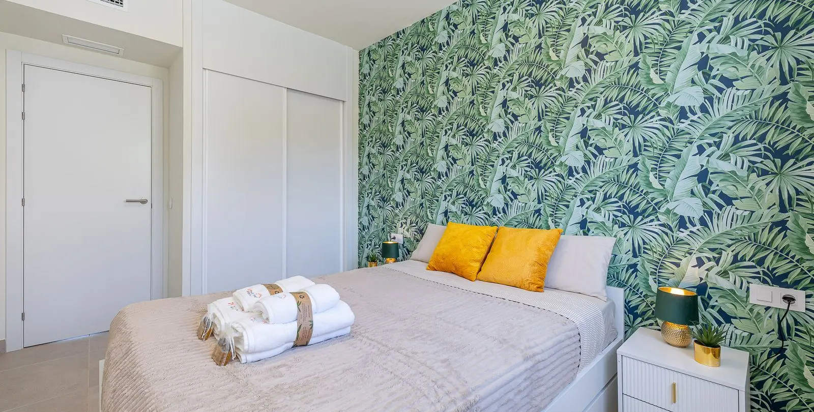 Sale of middle floor apartment in Benalmadena 24